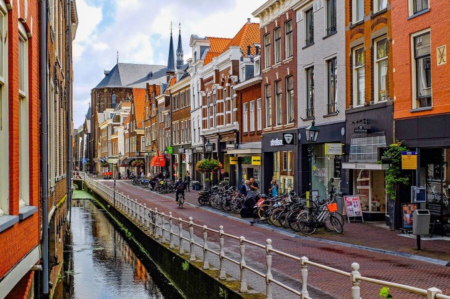 Delft: Guided Walking Tour - Walking into Vermeer’s Delft