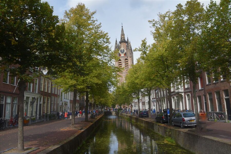 Delft: Private Historical and Cultural Guided Walking Tour - Canals, Bridges, Alleys, and Courtyards
