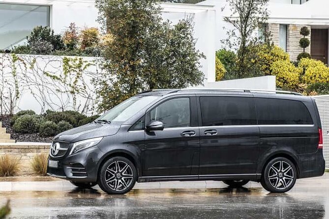 Departure from Amsterdam City to Amsterdam Airport AMS by Minivan - What the hotel pickup is really like