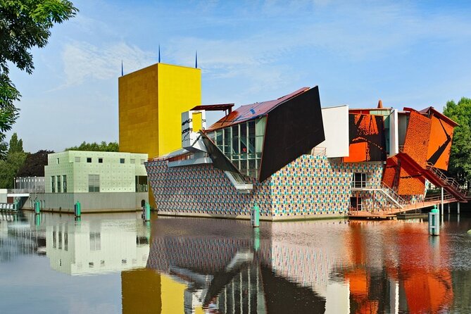 Discover Groningen in this Outside Escape city game tour! - Reitemakersrijge and the museum from behind
