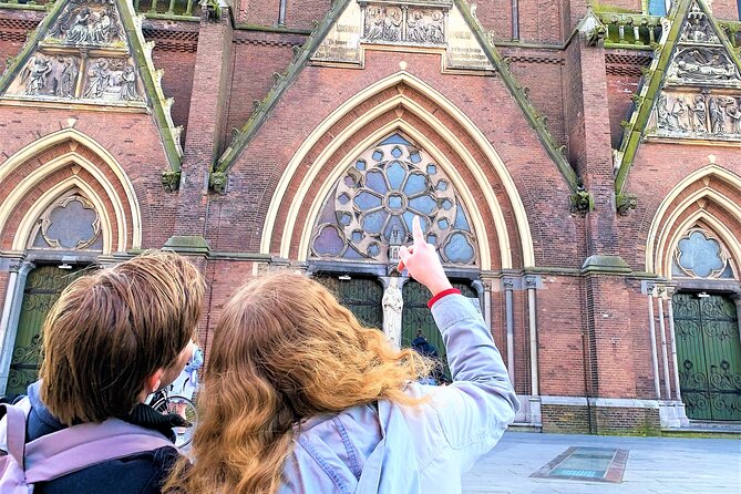 Discover the best spots in Den Bosch with Outside Escape - Jeroen Bosch Tuin and the city’s public art