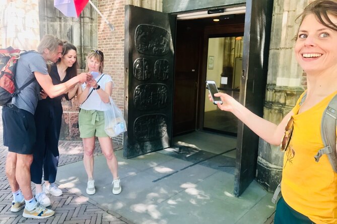 Discover the best spots in Den Bosch with Outside Escape - Hekellaan and a bird from The Garden of Earthly Delights
