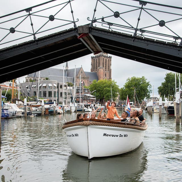 Dordrecht: City Canal Cruise - From Grote Appelsteiger into Binnenstad
