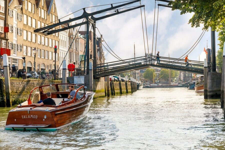 Dordrecht: City Walking Tour with Boat Ride - How long the tour really takes