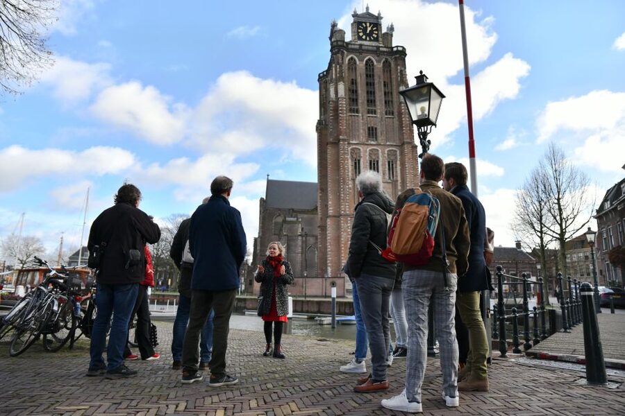 Dordrecht: City Walking Tour with Boat Ride - Guides, languages, and group style