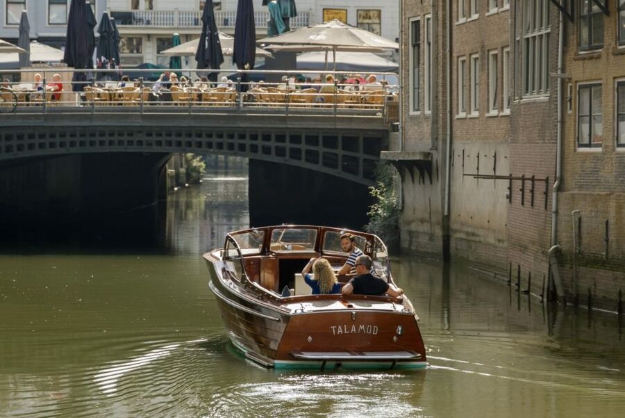Dordrecht: City Walking Tour with Boat Ride - Who will get the most from this experience