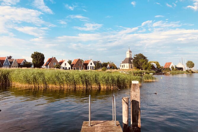 Dreamy Dutch Villages Tour: Giethoorn, Zaanse Schans & More - A guide who shapes the day