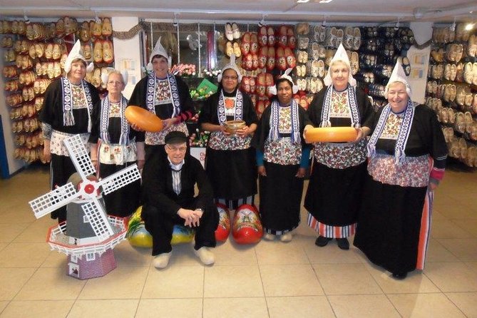 Dutch Experience in Volendam with Traditional Outfits - Who will get the most from this visit