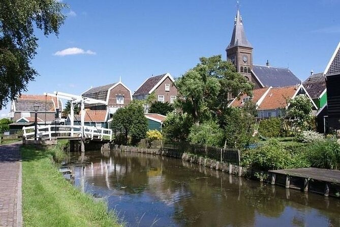 E-Bike PRIVATE tour Countryside of Amsterdam Volendam Marken - Zuiderwoude shows the Waterland countryside