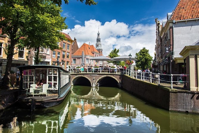 e-Scavenger hunt Alkmaar: Explore the city at your own pace - Music, city government, and Dutch cheese