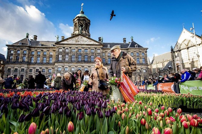e-Scavenger hunt Amsterdam: Explore the city at your own pace - Royal Palace Amsterdam and the central sights