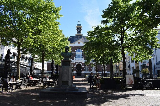 e-Scavenger hunt Apeldoorn: Explore the city at your own pace - Parks, playgrounds, and room for a family pause