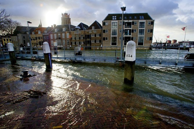 e-Scavenger hunt Dordrecht: Explore the city at your own pace - A city game that lets Dordrecht set the pace