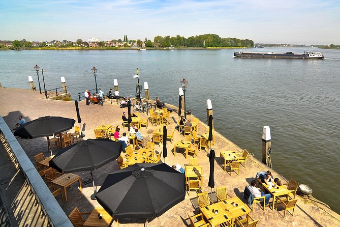 e-Scavenger hunt Dordrecht: Explore the city at your own pace - Arend Maartenshof and the pleasure of a surprise