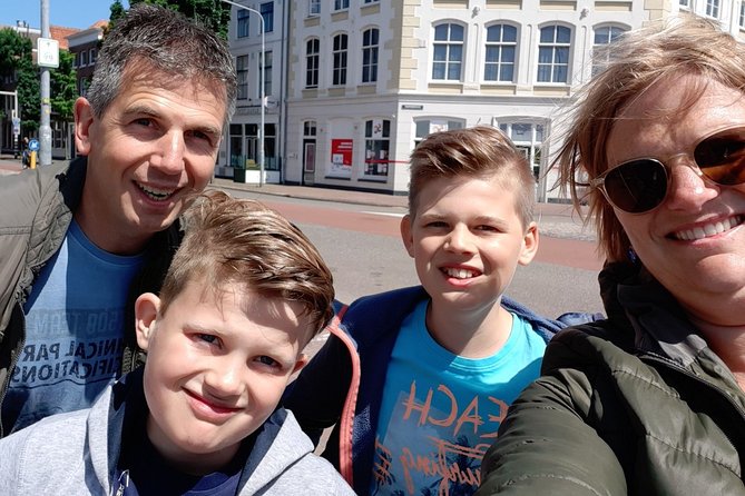 e-Scavenger hunt Eindhoven: Explore the city at your own pace - Bars, public art, and the city center