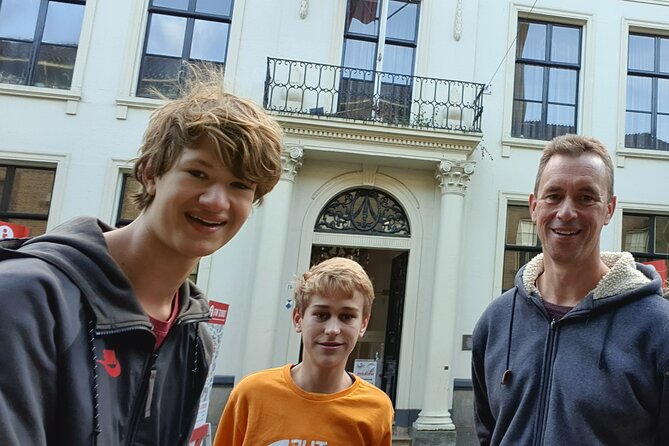 e-Scavenger hunt Enschede: Explore the city at your own pace - Churches, casino lights, and different kinds of nightlife