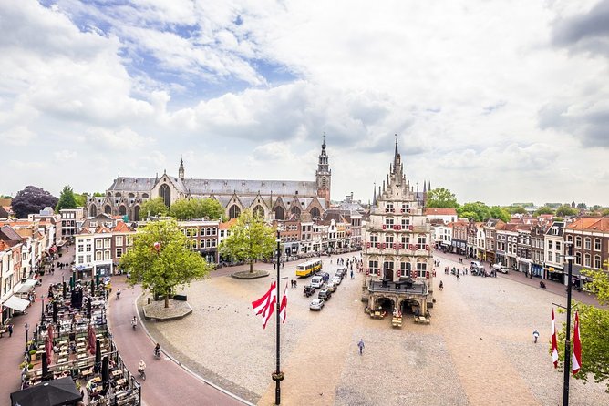 e-Scavenger hunt Gouda: Explore the city at your own pace - Gouda Cheese Market connects the city to its famous name