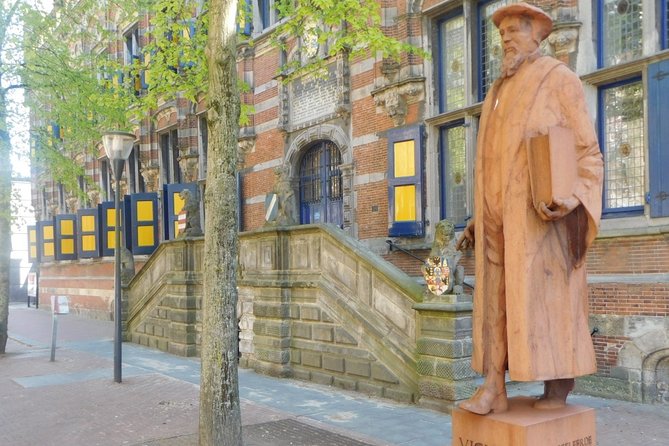 e-Scavenger hunt Leeuwarden: Explore the city at your own pace - Blokhuispoort, churches, and the city’s older side