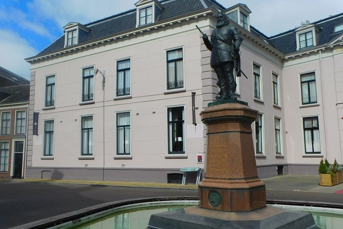 e-Scavenger hunt Leeuwarden: Explore the city at your own pace - Phone, battery, pace, and practical planning