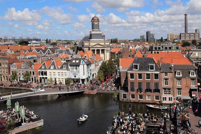e-Scavenger hunt Leiden: Explore the city at your own pace - Mills, water, and the Morspoort
