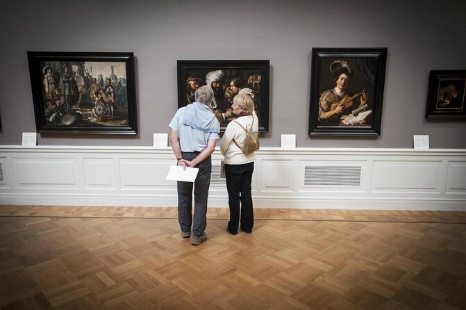 e-Scavenger hunt Leiden: Explore the city at your own pace - Lakenhal, SieboldHuis, and the final museum stretch