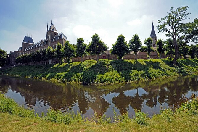e-Scavenger hunt Sittard: Explore the city at your own pace - The questions change how you see the city