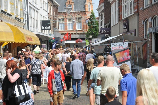 e-Scavenger hunt Sneek: Explore the city at your own pace - Widow Joustra Beerenburg and a local taste of history