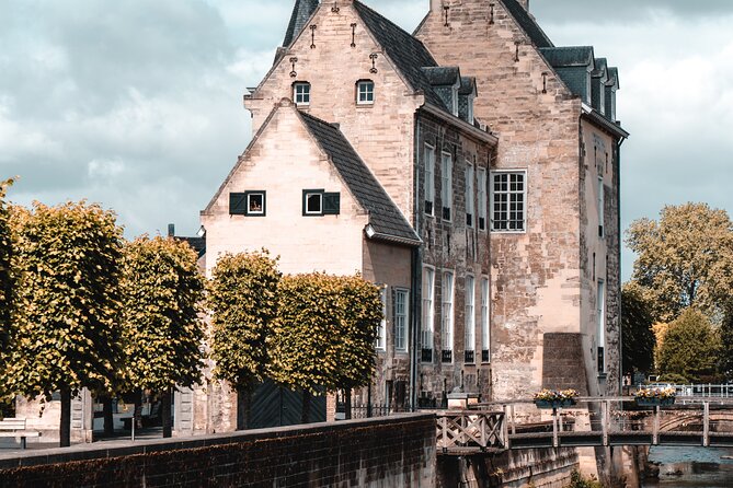 e-Scavenger hunt Valkenburg: Explore the city at your own pace - Valkenburg Castle ruins and the Kasteelgroeve