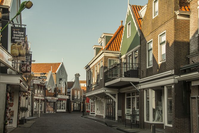 e-Scavenger hunt Volendam: Explore the city at your own pace - How well does the phone game work?