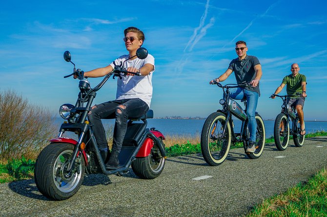 E-scooter rental Volendam - Countryside of Amsterdam - The dikes show how the Netherlands works
