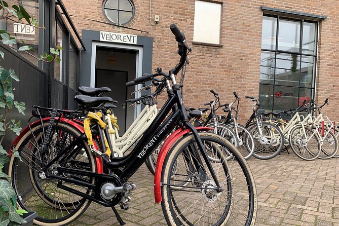Eindhoven: Guided bicycle tour of the Highlights of Eindhoven - From the first light bulb factory to De Laak
