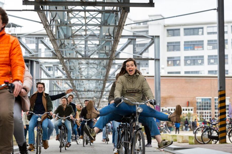 Eindhoven: Private Guide for a Bike Tour - Meeting your guide at Velorent Eindhoven