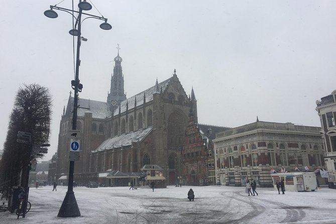 Elisabeth's Tailor made tours and services in Amsterdam and the Netherlands. - Former Nieuwer-Amstel town hall and the pleasure of browsing