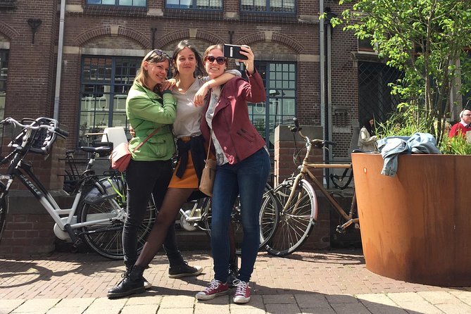 Exciting Murder Mystery - Interactive city walk in Arnhem - How the photo hunt works