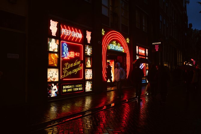 Exclusive small-group Amsterdam Red Light District tour - Why De Wallen makes a better walking tour than a quick photo stop