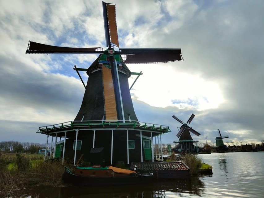 Excursion from Amsterdam to the windmills of Zaanse Schans - Patricia’s role and the Portuguese-language advantage