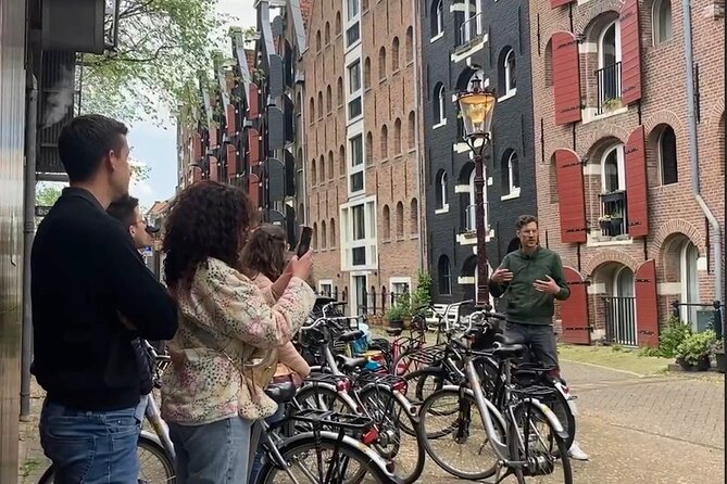 Explore Amsterdam by Bike in the Company of a French Local Guide - Quick points to know