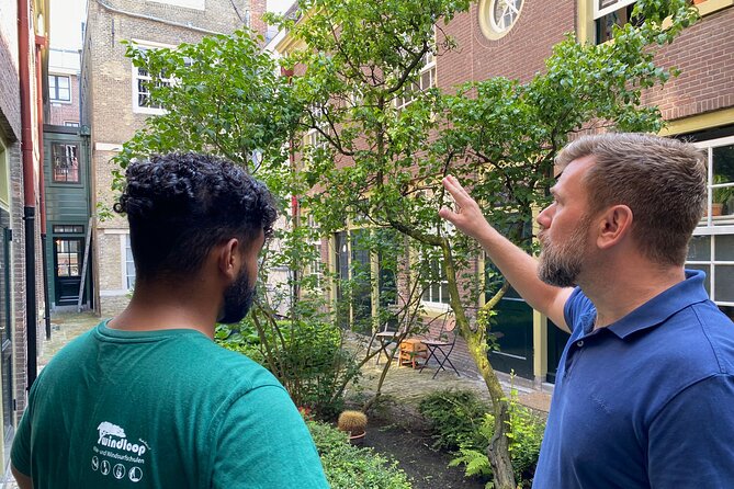 Explore hidden streets with friends - Private Tour - Karthuizerhof and the social side of Amsterdam
