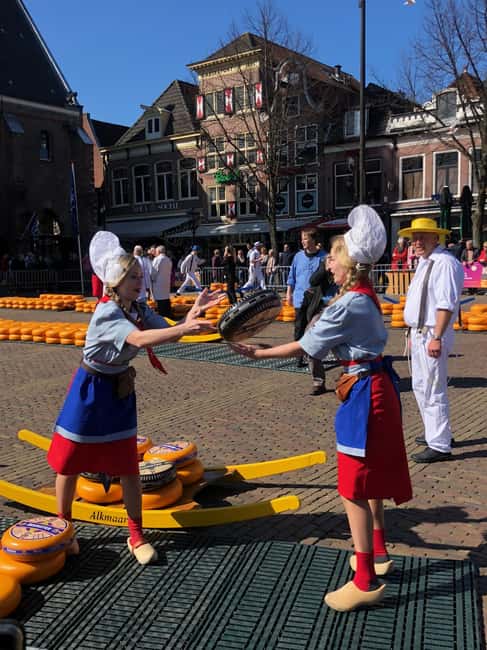 From Amsterdam; Alkmaar Cheese market & Zaanse Schans - Why Alkmaar makes the better first stop