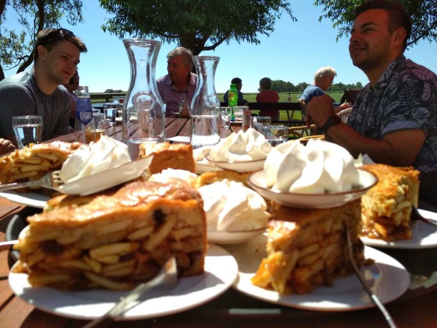 From Amsterdam: Countryside Bike Tour - Holysloot and the apple pie break