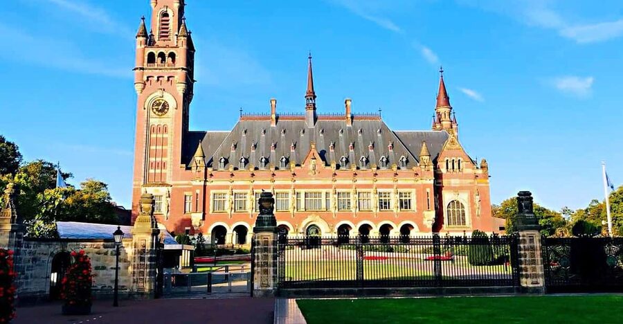 From Amsterdam: Day Tour to Rotterdam, Delft and The Hague - Delft Blue and a proper old-town pause