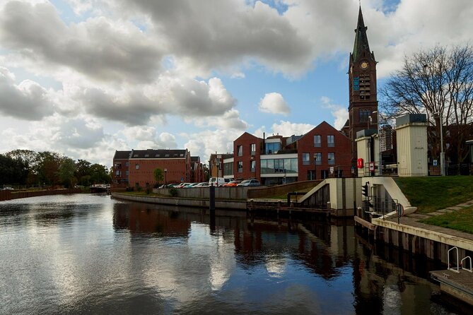 From Amsterdam: Day Trip to Rotterdam, Delft & Hague with Cruise - Delft: canals, Vermeer, and blue pottery