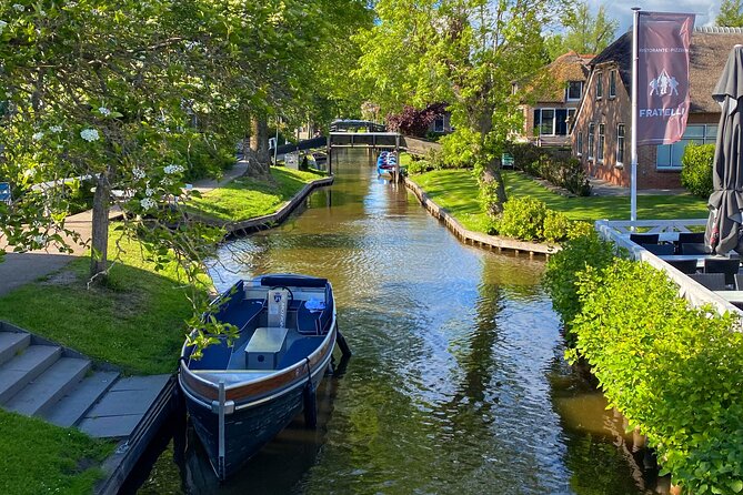 From Amsterdam: Giethoorn Day Trip with Canal & Village Tour - Lunch in the village
