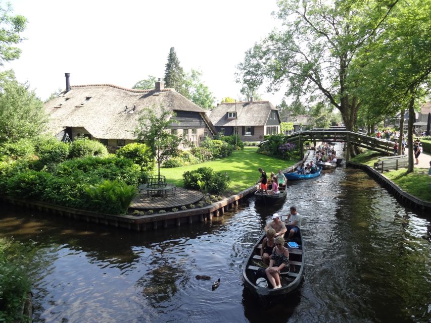 From Amsterdam: Giethoorn Day Trip with Small Electric Boat - Lunch and free time in the village