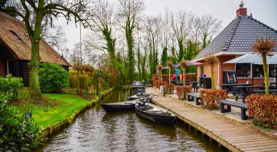 From Amsterdam: Giethoorn Guided Day Trip with Canal Cruise - What the $108 price includes