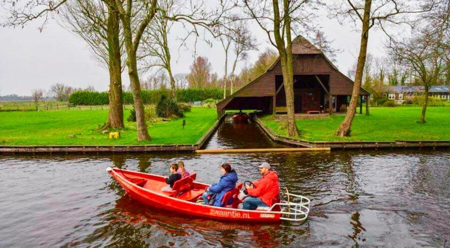 From Amsterdam: Giethoorn Guided Day Trip with Canal Cruise - Who will enjoy this Giethoorn tour most