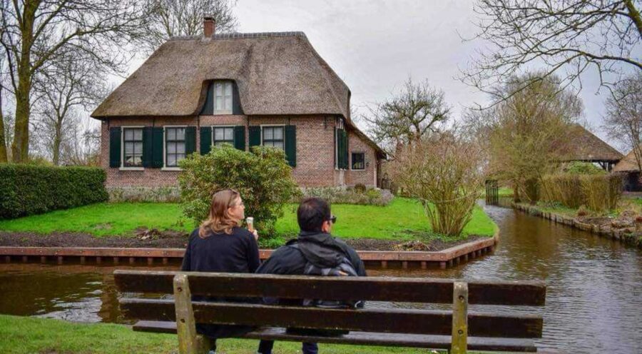 From Amsterdam: Giethoorn Guided Day Trip with Canal Cruise - Practical details that make the day easier