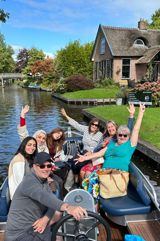 From Amsterdam: Giethoorn Small Group Tour with Boat Ride - Walking the bridges and exploring at your own pace