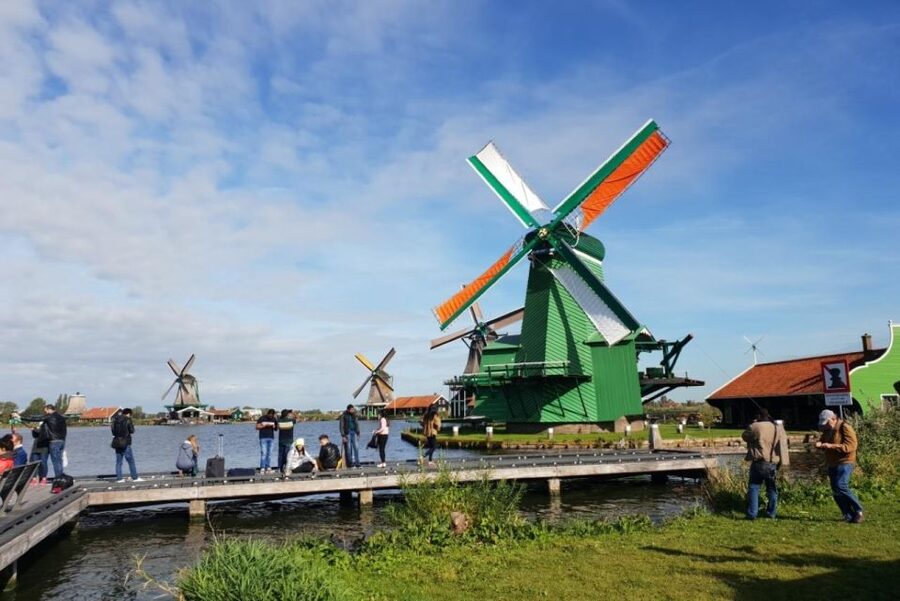 From Amsterdam: Giethoorn & Zaanse Schans Tour w/ Small Boat - The long road north through the Dutch countryside