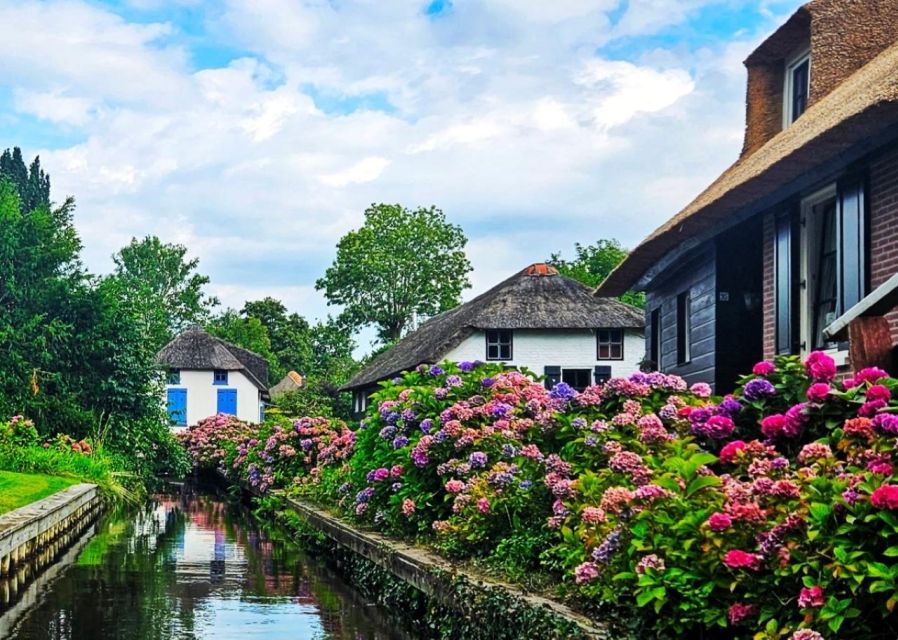 From Amsterdam: Giethoorn & Zaanse Schans Tour w/ Small Boat - Three hours to explore Giethoorn